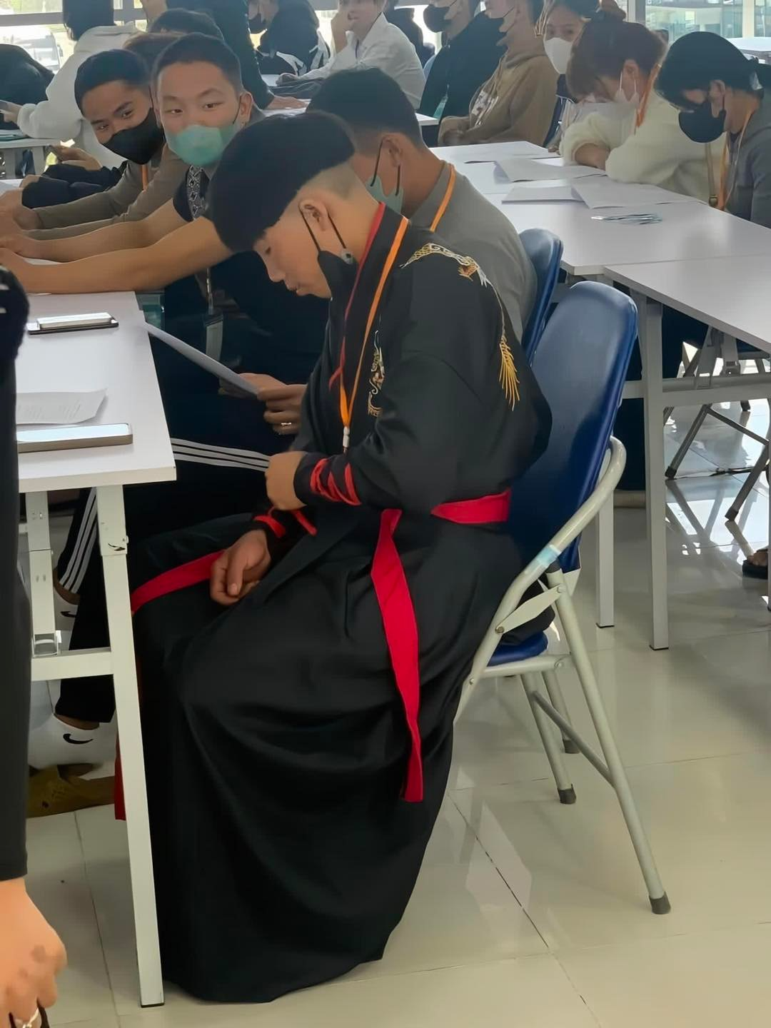 Đến từ công viên Lãm Làng Bắc Ninh à