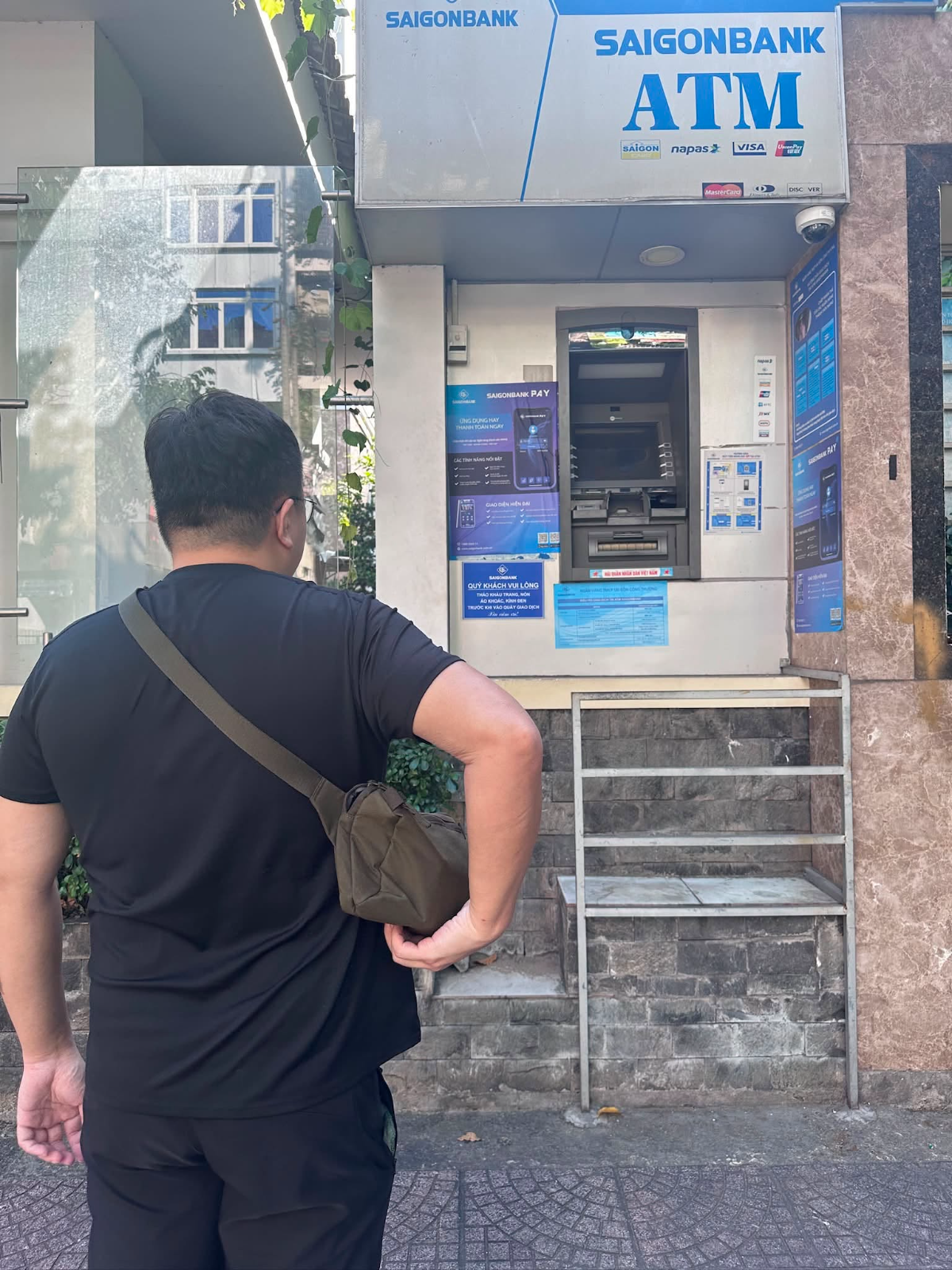 Nhìn côi tức hông